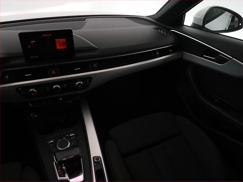 Audi A4 (2018) 40 TFSI, Automat, Navi - fotka 8 z 24
