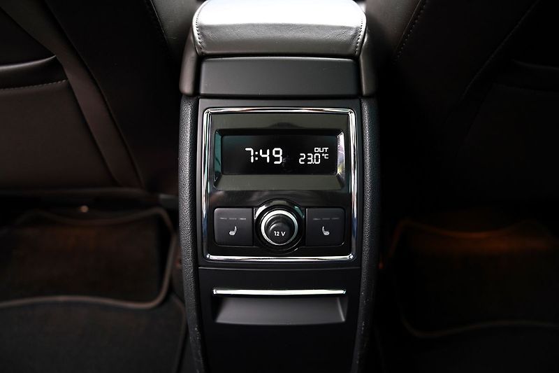 Škoda Superb 2.0 TDI 125 kW L&K/ČR/DPH - fotka 37 z 44