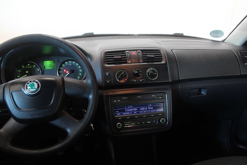 Škoda Fabia (2011) 1.2TSI 63kW Klima  - fotka 27 z 27