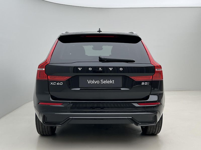 Volvo XC60 B5 AWD DARK PLUS AUT  - fotka 12 z 45