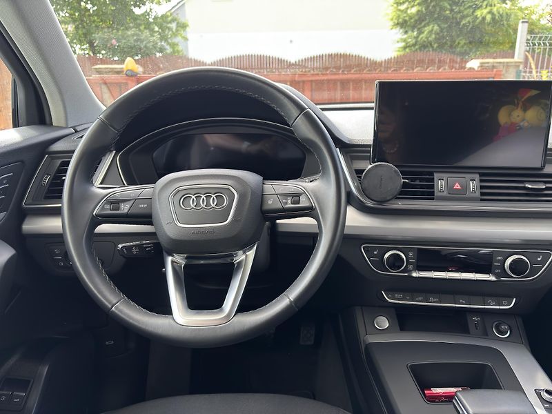 Audi Q5 (2023) 2.0 55TFSI e 220kW 4x4 - fotka 21 z 25