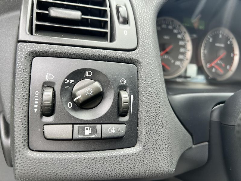 Volvo C30 1.6D ABS KLIMATIZACE TAŽNÉ - fotka 13 z 35