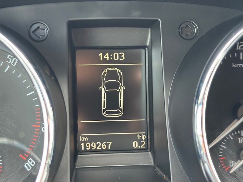 Škoda Yeti (2010) 1.2TSi VÝHŘEV SED. - fotka 9 z 15
