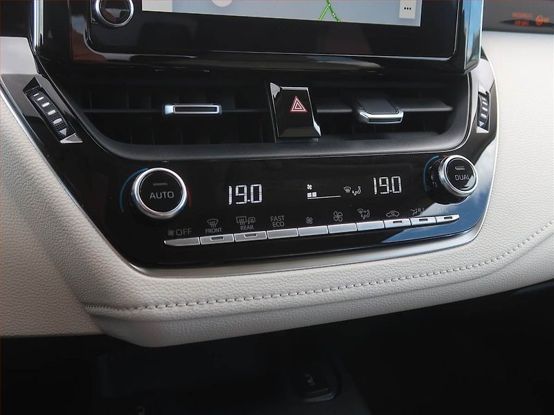 Toyota Corolla (2023) 1.5 VVT-i, Serv.kniha, Navi - fotka 15 z 19