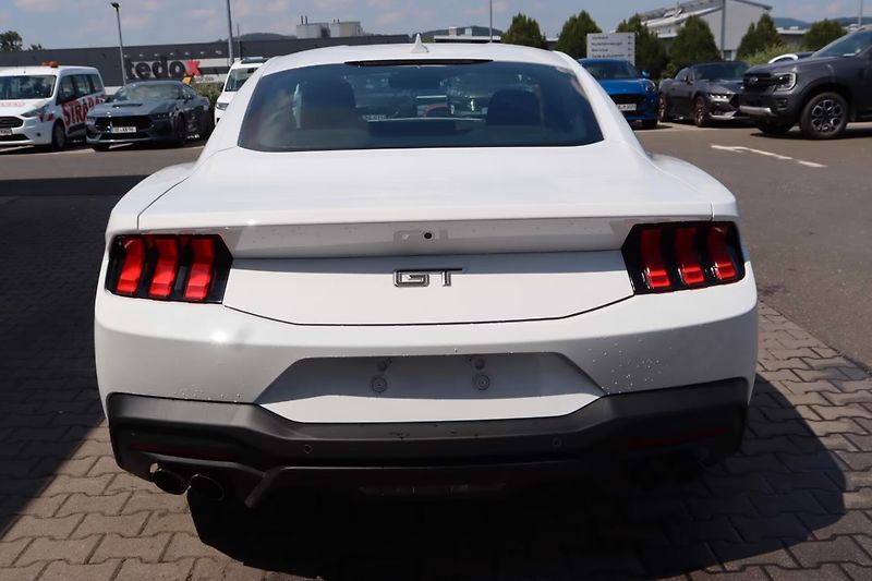 Ford Mustang (2026) Fastback 5.0 MagneRide - fotka 6 z 20