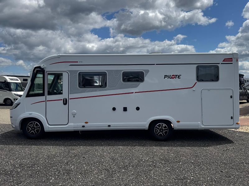 Pilote (2026) G740FGJ Expression - fotka 2 z 37