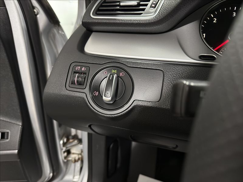 Volkswagen Passat 1,6   TDI 77KW VÝHŘEV TAŽNÉ - fotka 11 z 26