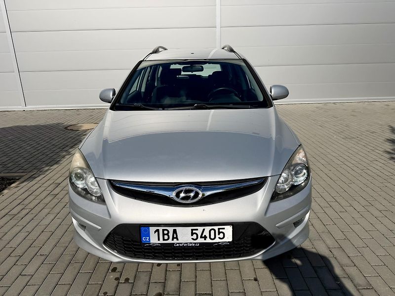 Hyundai i30 (2011) 1.6 CRDi AUTOMATICKÁ KLIMA - fotka 2 z 16