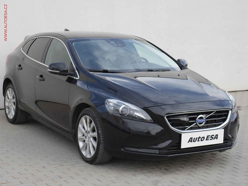 Volvo V40 (2015) 2.0 D3, AC, tempo, park.asist - fotografie inzerátu