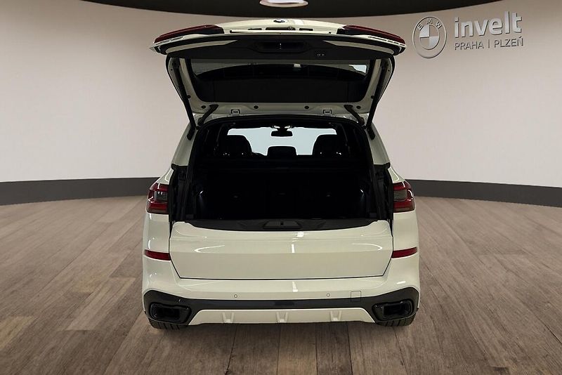BMW X5 xDrive30d - fotka 4 z 14