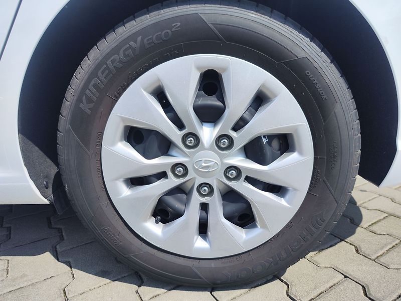 Hyundai i30 1.5i/81kW Start - fotka 24 z 25