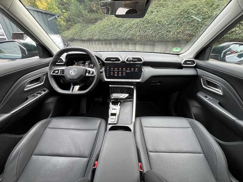 MG ZS 1.5 HYBRID+ 145 kW 10.000KM - fotka 11 z 20