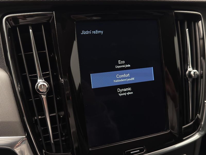 Volvo S90 B5 AWD MOMENTUM PRO  - fotka 42 z 45