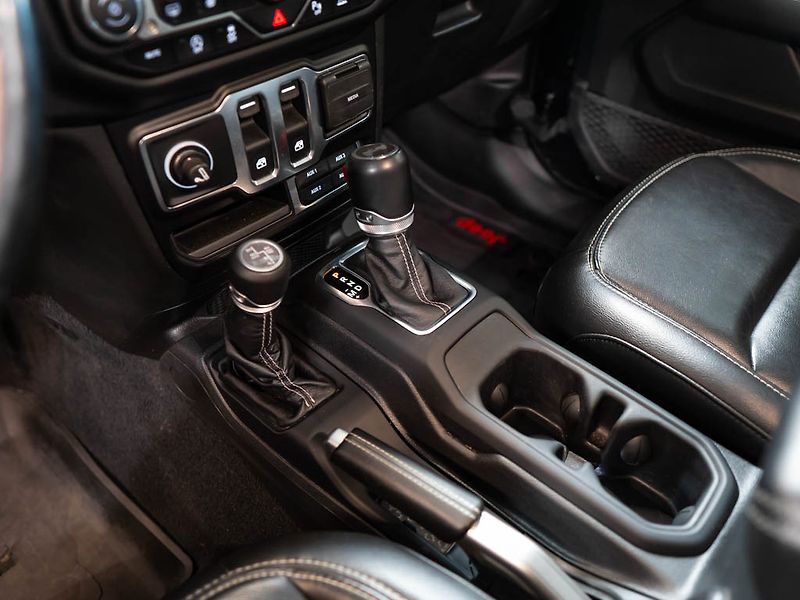 Jeep Wrangler (2021) 2.0 Sahara Overland - fotka 25 z 36