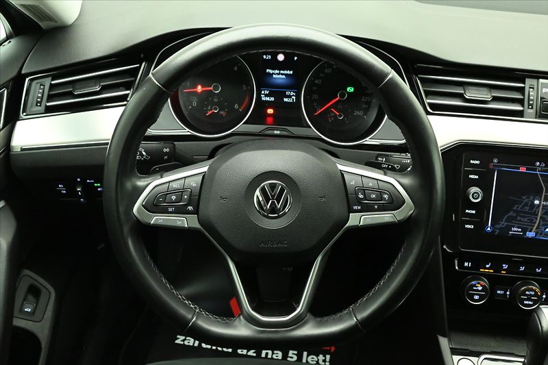 Volkswagen Passat 2,0 TDI 140 kW DSG ELEGANCE Zá - fotka 18 z 32