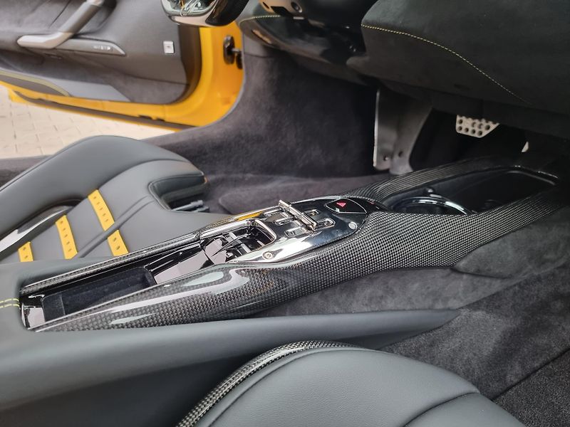 Ferrari 296 GTB (2024) LIFT JBL CARBON RACING ADAS - fotka 12 z 21