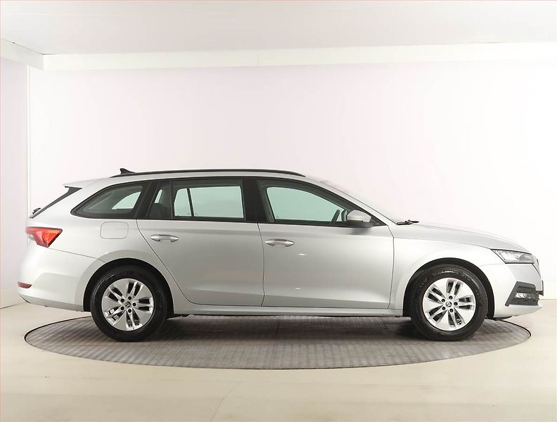 Škoda Octavia (2023) Ambition 2.0 TDI, digi klima - fotka 6 z 24