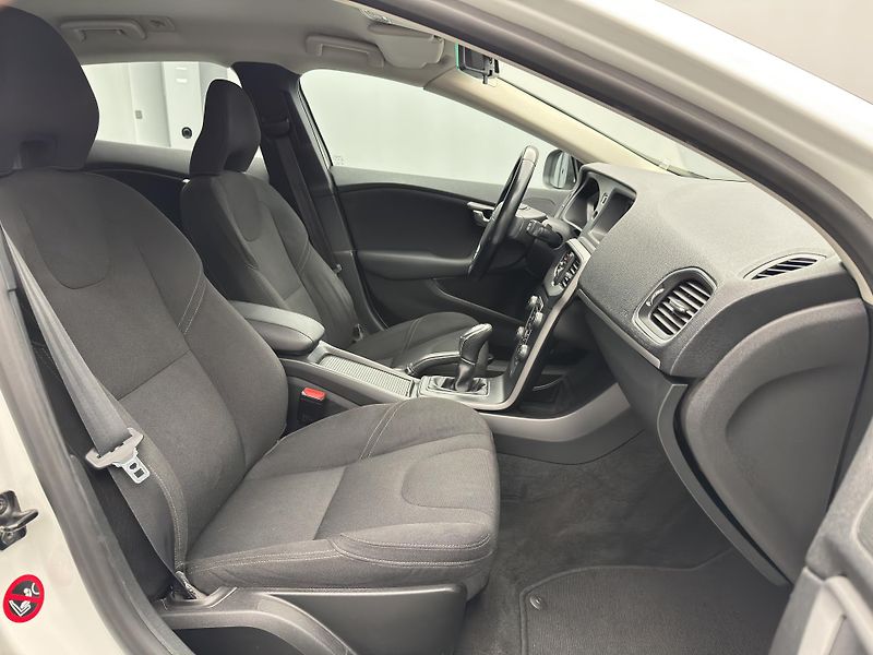 Volvo V40 D2 MOMENTUM CZ - fotka 22 z 39