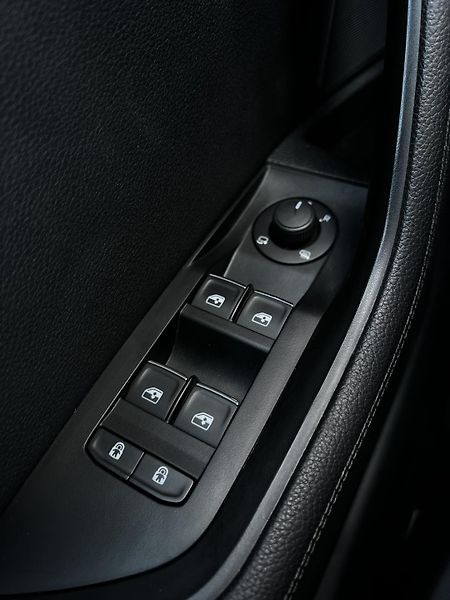 Škoda Superb 1.5TSI DSG Style 1.Maj DPH TZ - fotka 21 z 26