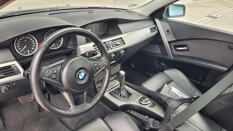 BMW Řada 5 525iA  - fotka 19 z 25