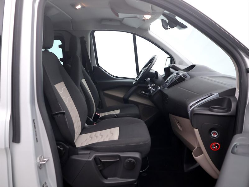 Ford Tourneo Custom 2,2 TDCI 114kW TITANIUM CZ 8Mí - fotka 12 z 37