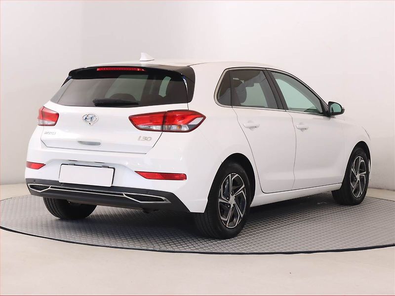 Hyundai i30 (2023) Family 1.5 DPI, Serv.kniha - fotka 5 z 19