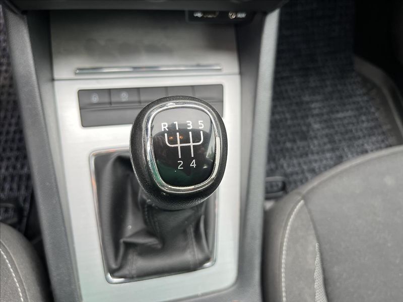 Škoda Octavia 1,6 TDi KLIMA TAŽNÉ SERVIS - fotka 20 z 34