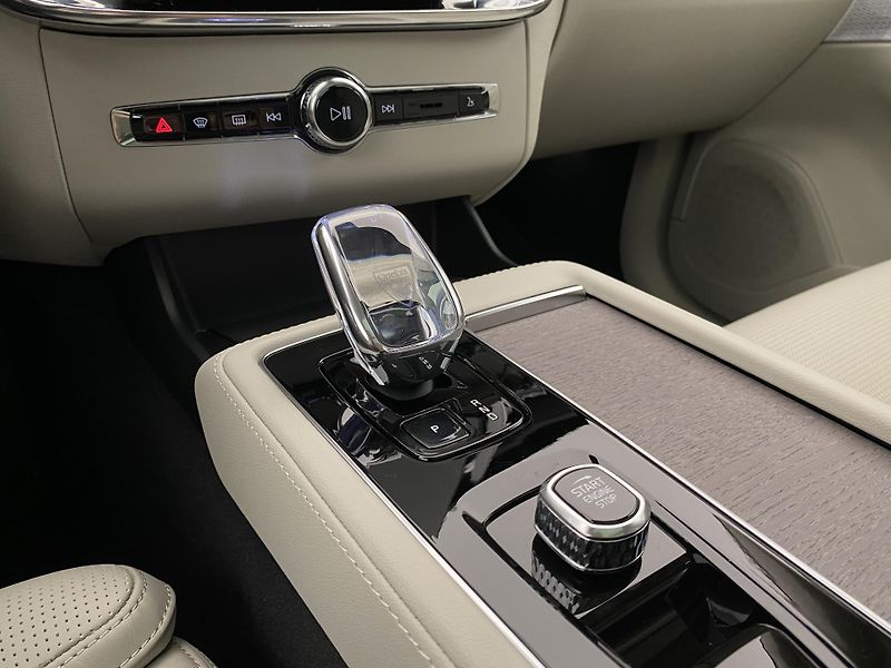 Volvo XC90 (2026) T8 AWD RECHARGE DARK ULTRA - fotka 41 z 74