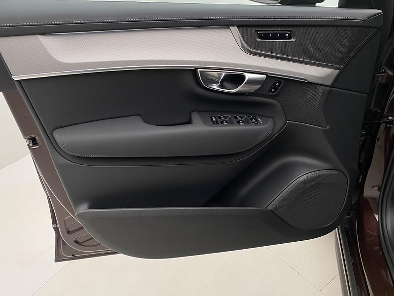 Volvo XC90 T8 AWD RECHARGE CORE AUT CZ 7m - fotka 7 z 59
