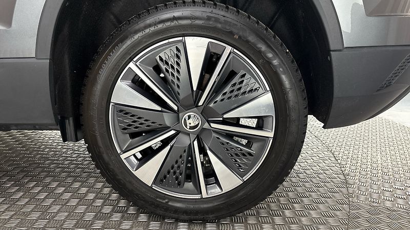 Škoda Karoq 1.5 TSI Style - fotka 19 z 27