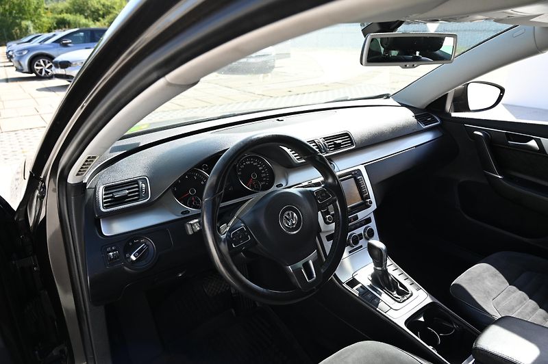 Volkswagen Passat 2.0TSI 155KW DSG Rezervace - fotka 26 z 44