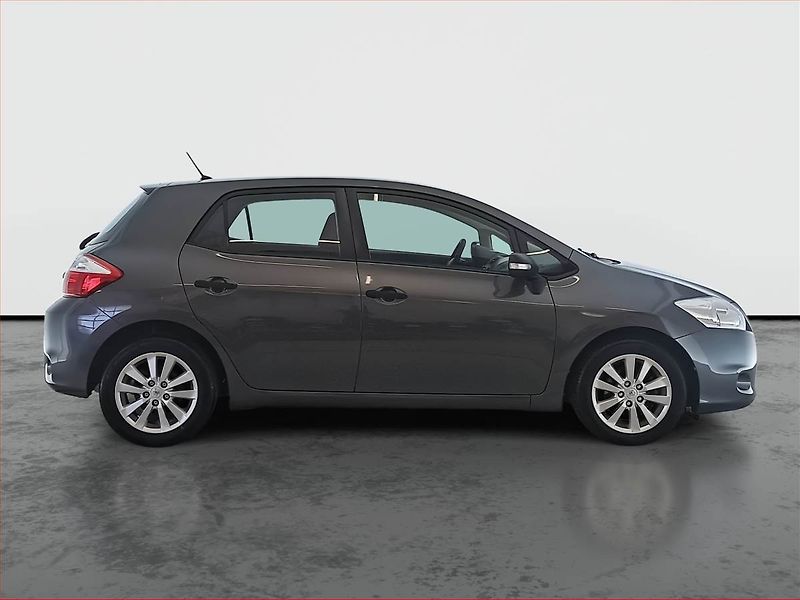 Toyota Auris (2010) 1.3 Dual VVT-i, Park. senzory - fotka 6 z 16