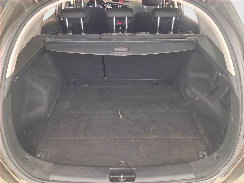 Kia Ceed (2013) 1.6 GDI, Serv.kniha, Navi - fotka 14 z 16