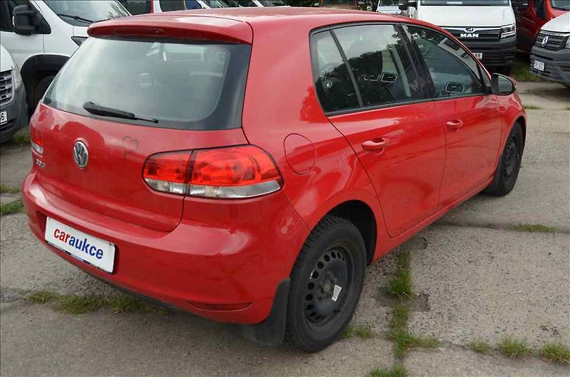 Volkswagen Golf (2013) 1,2 TSI - fotka 4 z 21