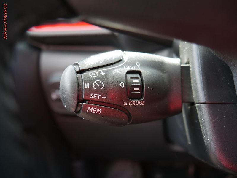 Citroën C3 (2018) 1.2PT, ČR, Shine - fotka 15 z 23