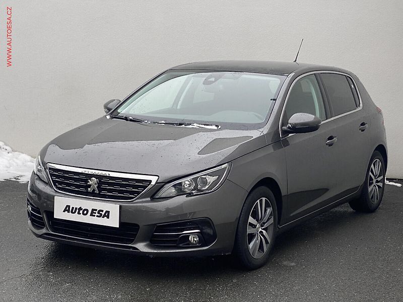 Peugeot 308 (2020) 1.2 PT, Allure, navi, panor - fotka 3 z 18