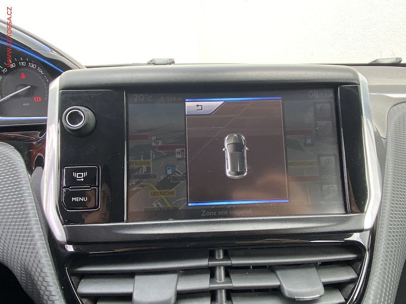 Peugeot 2008 (2013) 1.6i, Allure, navi, kůže - fotka 17 z 17