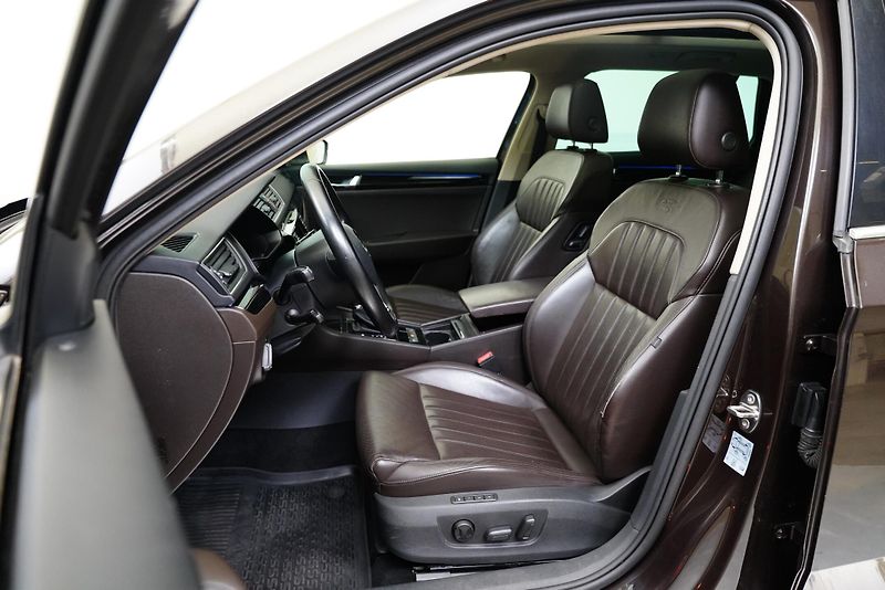 Škoda Superb - fotka 11 z 30