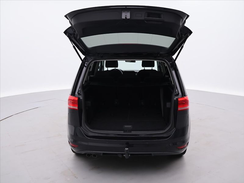 Volkswagen Touran 2,0 TDI 110kW DSG Highline 7M - fotka 9 z 35