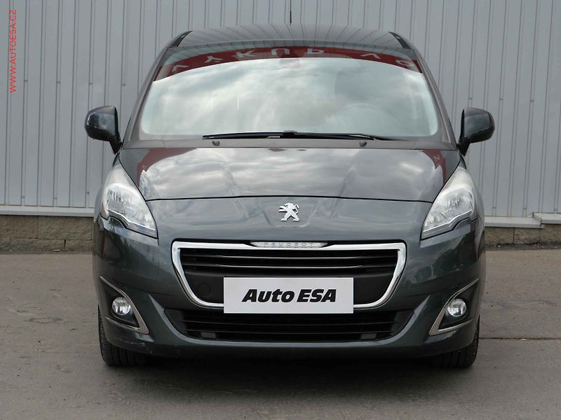 Peugeot 5008 (2015) 2.0 HDi, AC, navi, park.asist - fotka 2 z 23