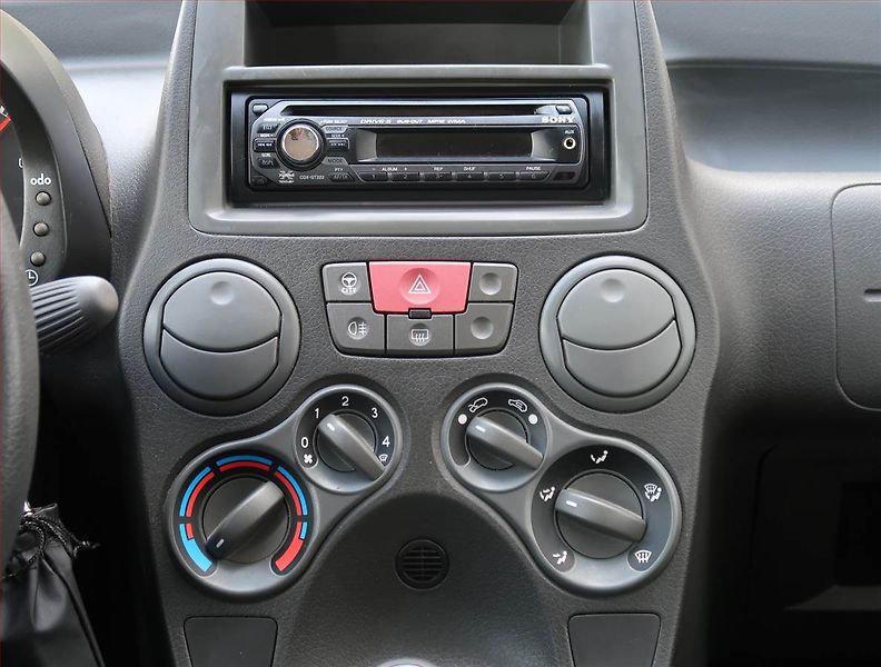 Fiat Panda (2009) 1.1, po STK, Tažné, rezervace - fotka 12 z 14