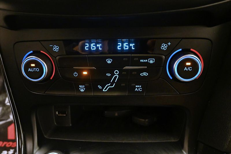 Ford Focus 1,5 TDCi 88 kW - fotka 20 z 28