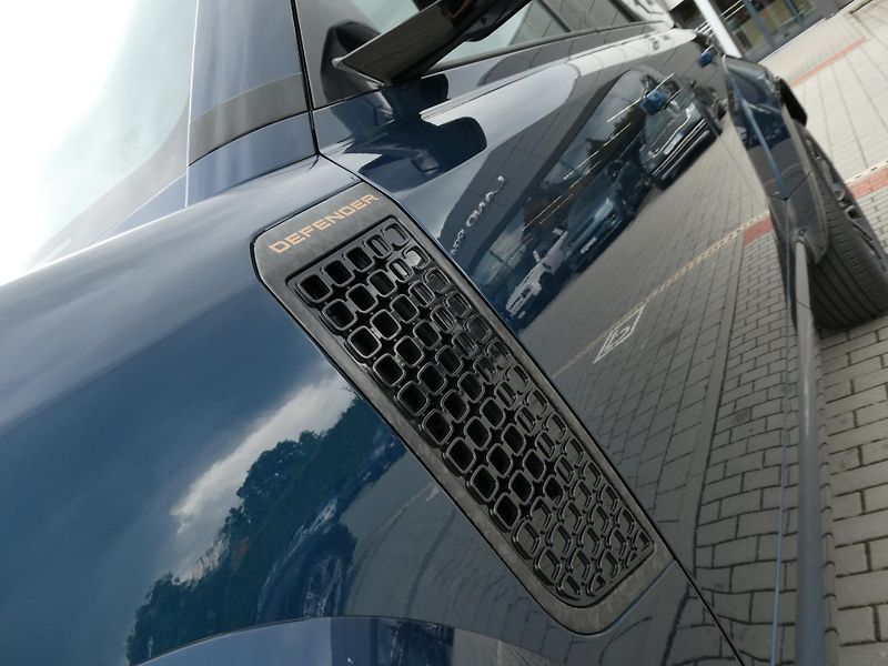 Land Rover Defender 110 4,4 OCTA P635 - fotka 44 z 47