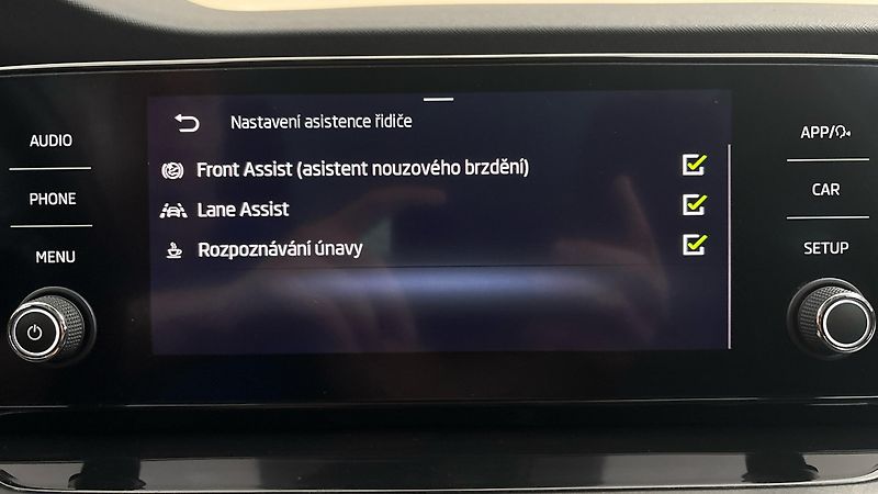 Škoda Octavia 2.0 TDI Ambition Combi - fotka 23 z 24