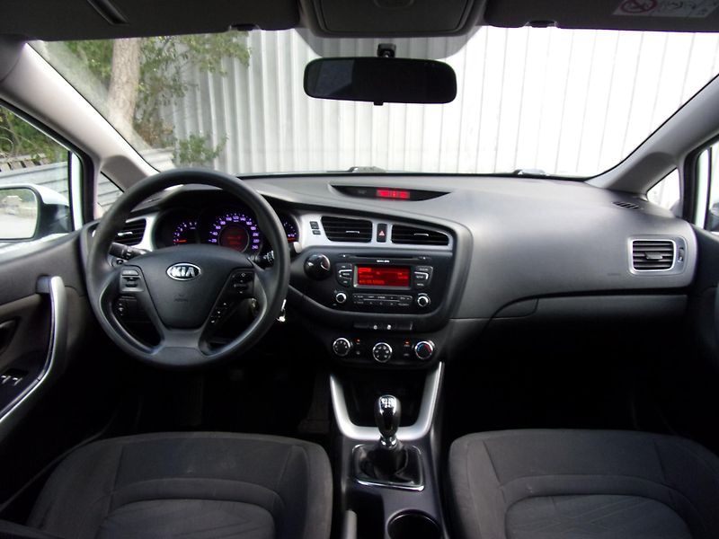 Kia Ceed 1.4 CRDi 66kW PŮVOD ČR  2xKOLA - fotka 10 z 23