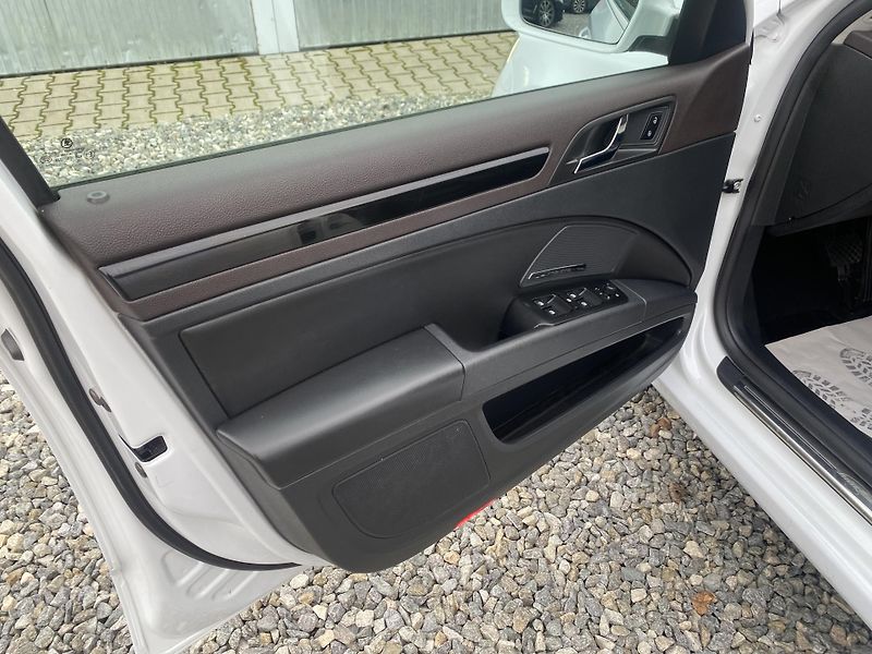 Škoda Superb 2.0TDi 4x4 170PS DSG L+K COMBI - fotka 140 z 158