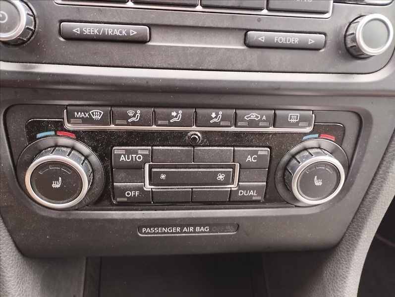 Volkswagen Golf 1,6 TDi 77KW - fotka 12 z 16