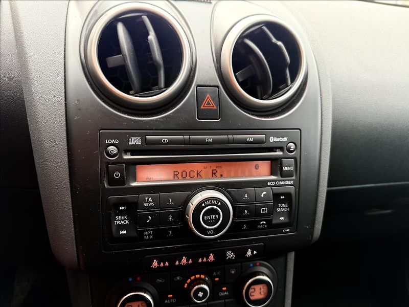 Nissan Qashqai 2,0 i Tekna - fotka 14 z 23