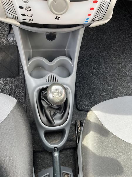 Peugeot 107 1.0 i 50 kW 1.Majitel - fotka 19 z 26