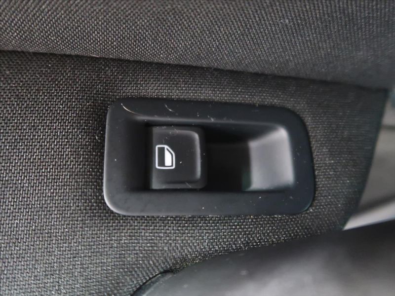 Volkswagen Golf 1,4 TSI 1.majitel - fotka 28 z 33